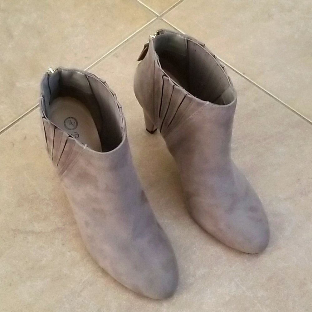 Bella Vita Light Taupe Ankle Booties